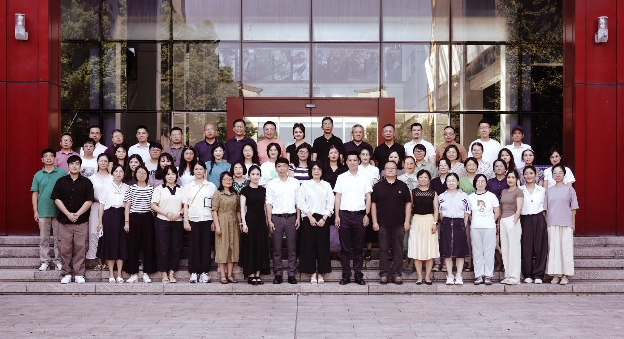 2025浙传研招宣传-新闻与传播学院001.jpg 2025浙传研招宣传-新闻与传播学院001.jpg